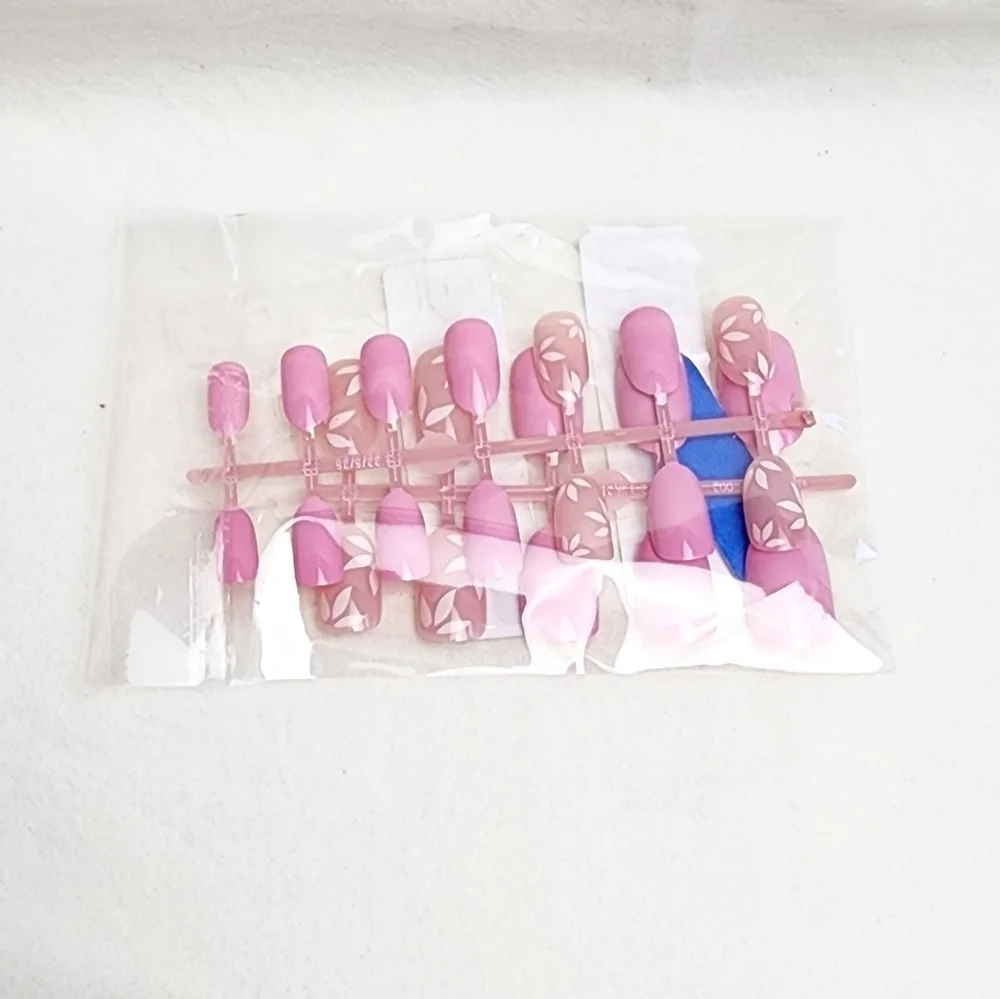 24 Pieces Fake Press On Nails